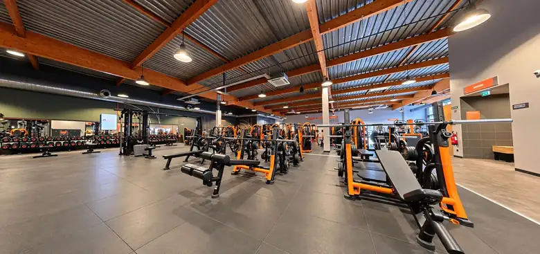 Le plateau de musculation — Basic-Fit à Hénin-Beaumont