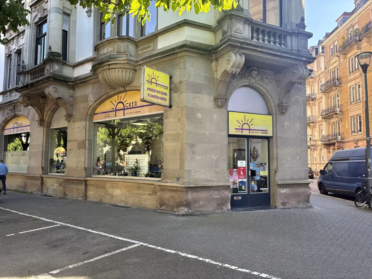Commerce à l’angle d’un immeuble strasbourgeois, actif piloté par myVesta