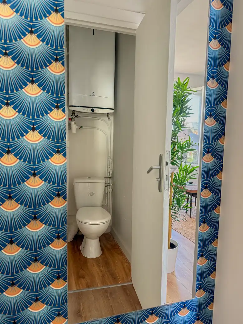 Les toilettes séparées — Appartement T1 de 23m² à Alfortville