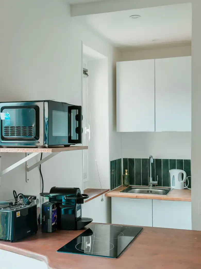 Plan de travail et crédence — Appartement de 20m² à Alfortville