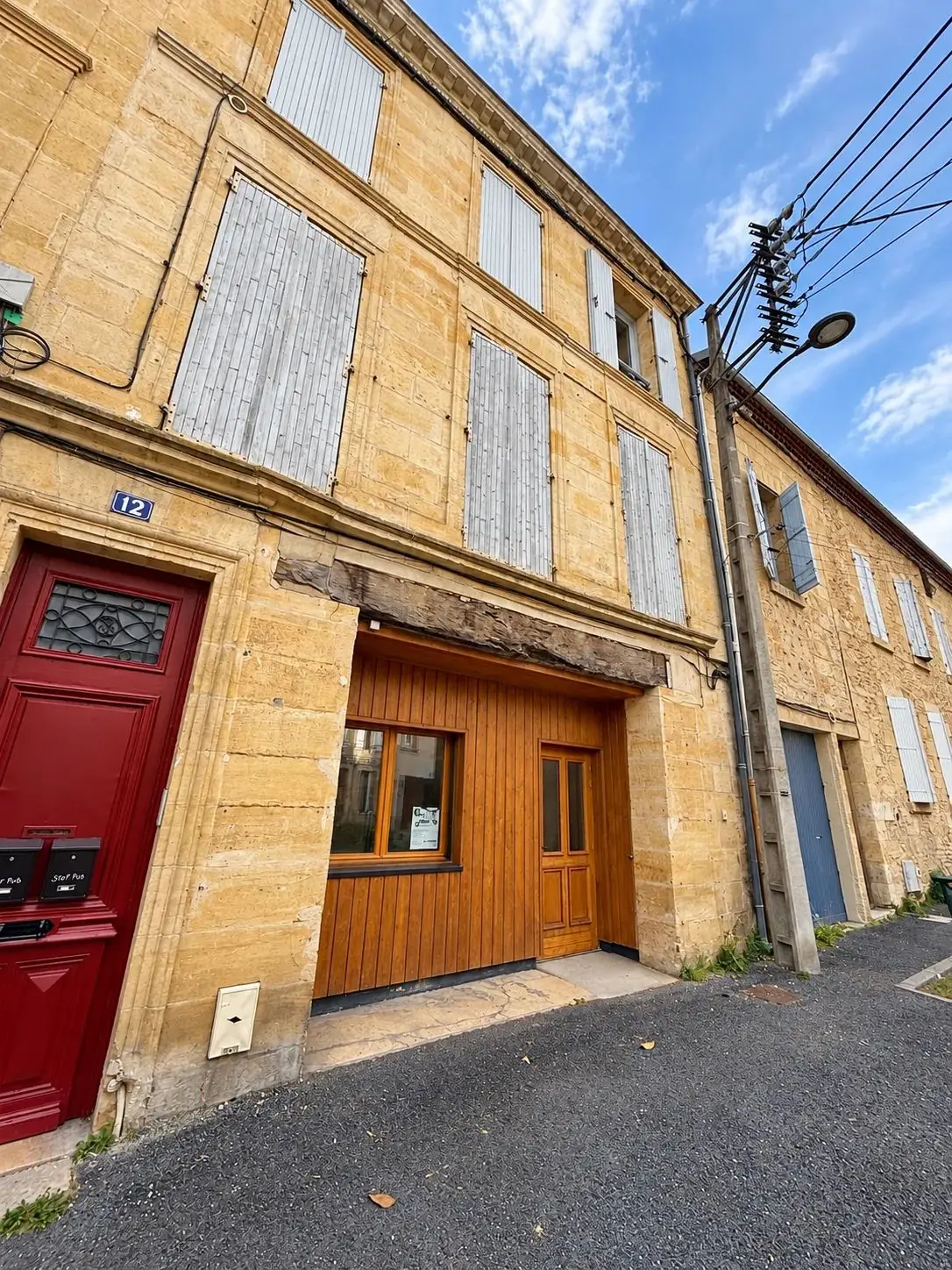Façade en pierre d’un local commercial accompagné à Bergerac