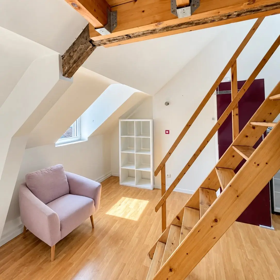 Studio sous charpente rénové à Boulogne-sur-Mer