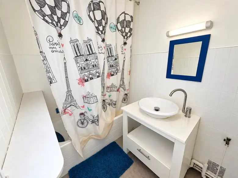 La salle de bains — Immeuble de rapport de 206m² composé de 8 lots à Châteauroux