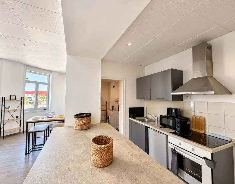 Cuisine ouverte sur la pièce de vie — Lot d’appartements de 59m² à Dunkerque