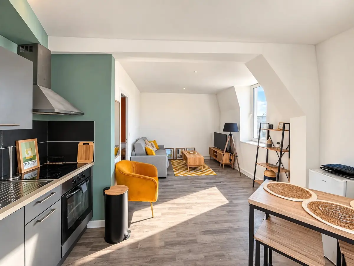 Cuisine et salon rénovés à Dunkerque