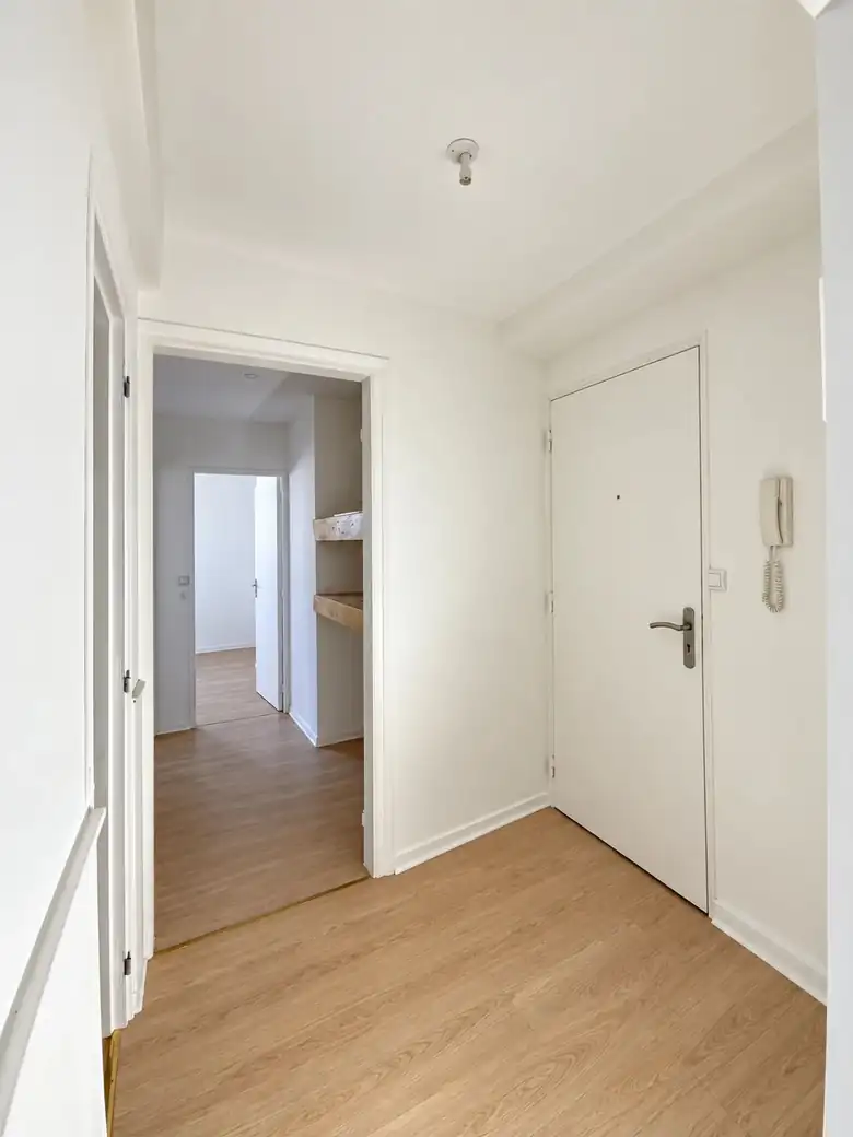 L’entrée de l’appartement — Immeuble de rapport de 141m² composé de 4 lots à Dunkerque