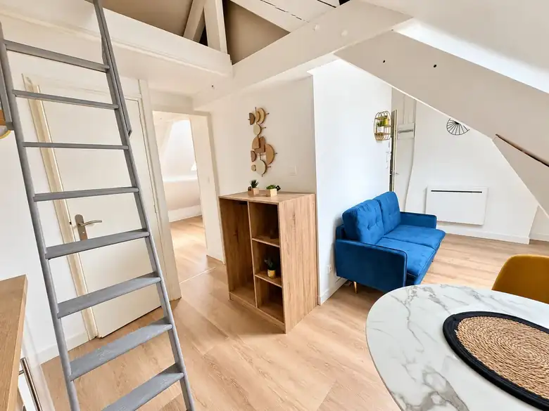 Le séjour du studio sous combles — Immeuble de rapport de 209m² composé de 10 lots dont 7 studios et 3 T2 à Saint-Pol-sur-Mer