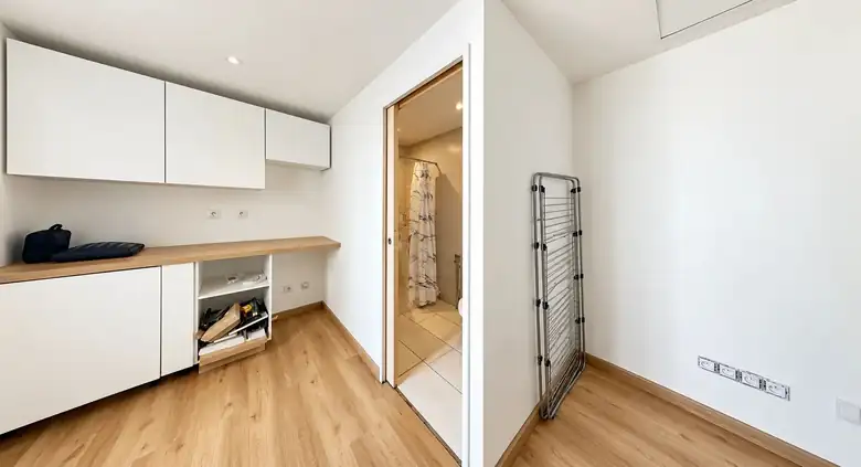 Rangements et accès à la salle d’eau — Immeuble de rapport de 127m² composé de 4 lots : trois T2 et un studio à Saint-Pol-sur-Mer