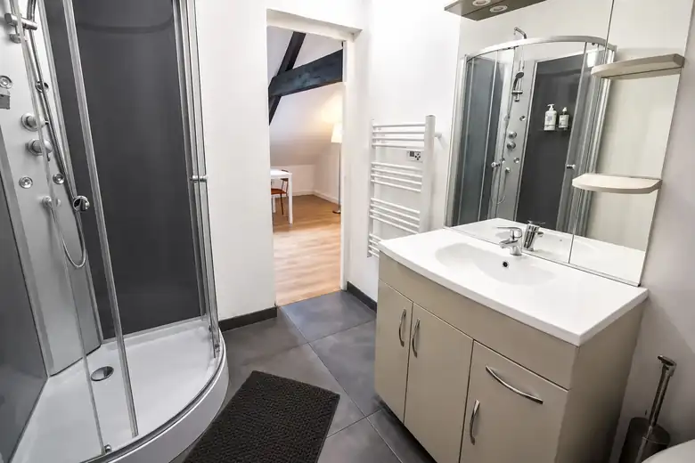 Détail de la cuisine équipée — Immeuble de rapport de 129m² composé de 2 T3 et d’un studio à Saint-Pol-sur-Mer