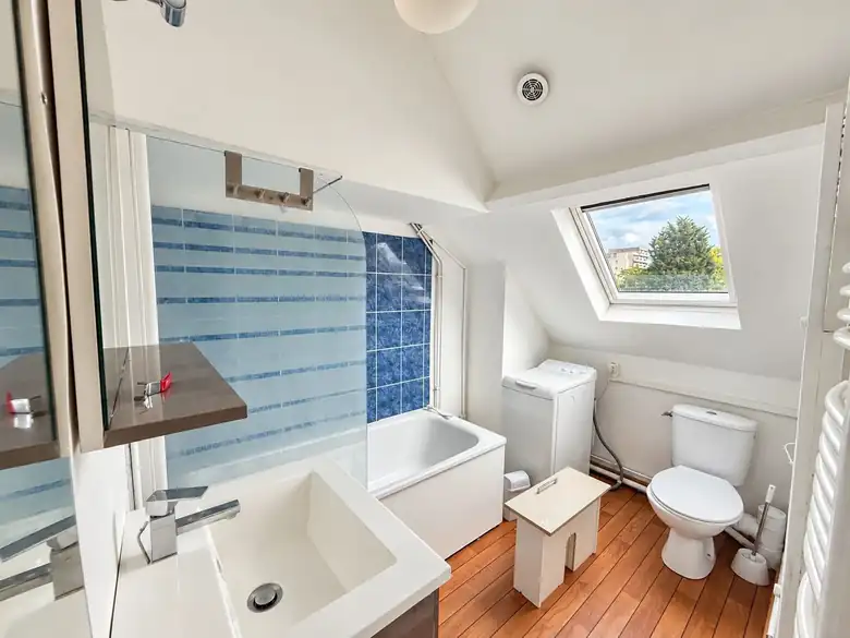 La salle de bains — Immeuble de rapport de 136m² composé de 3 lots à Valenciennes